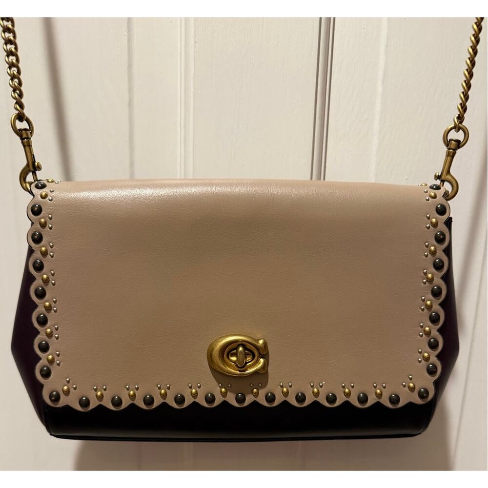 Luxurious 2019 Coach Alexa bag with a scalloped flap and studs in color block - Picture 3 of 8